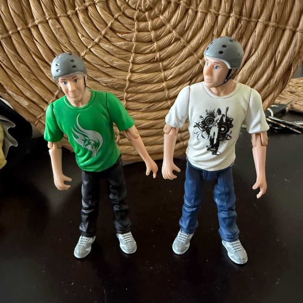 Rare Skater Figure Tony Hawk Toy Green Shirt and white shirt figure